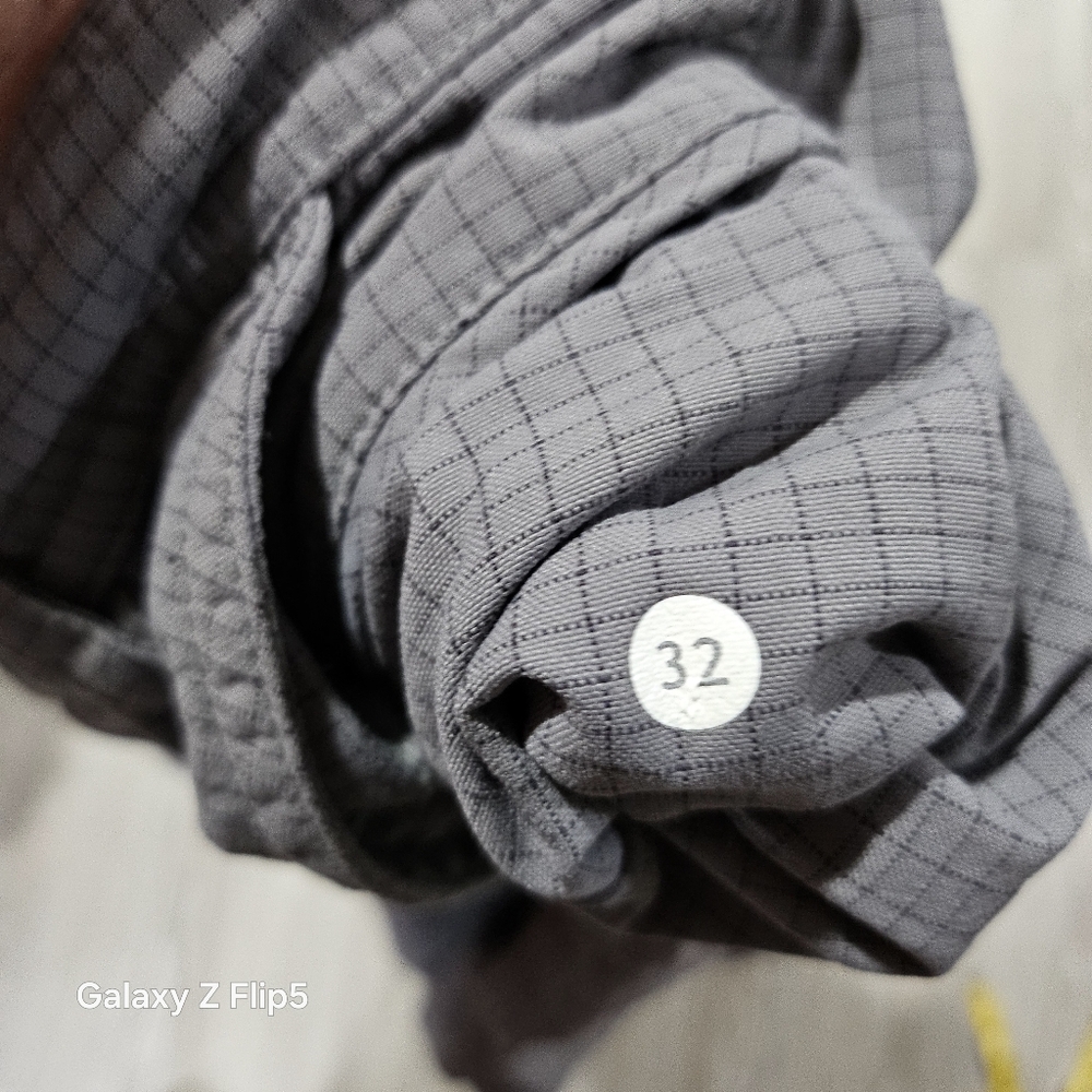 Lululemon Mens Kahuna Golf Shorts Size 32 Gray Check Chino Nylon - Picture 8 of 8